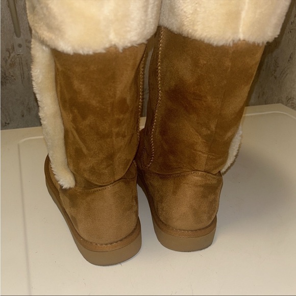 Boots - Picture 4 of 4